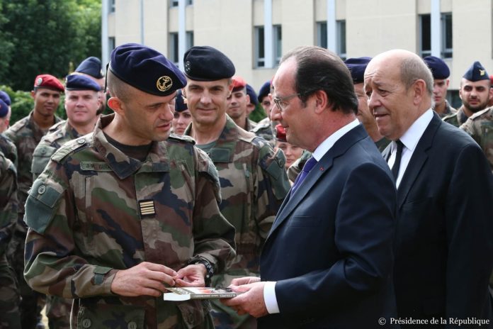 Hollande annonce la création future d'une Garde nationale en France