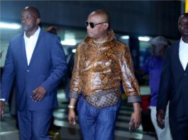 Justice: Koffi Olomide aux arrêts a Nairobi