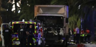 France: un camion fonce sur la foule à Nice, des dizaines de morts