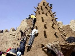 Mali: les mausolées de saints musulmans à Tombouctou