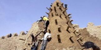 Mali: les mausolées de saints musulmans à Tombouctou