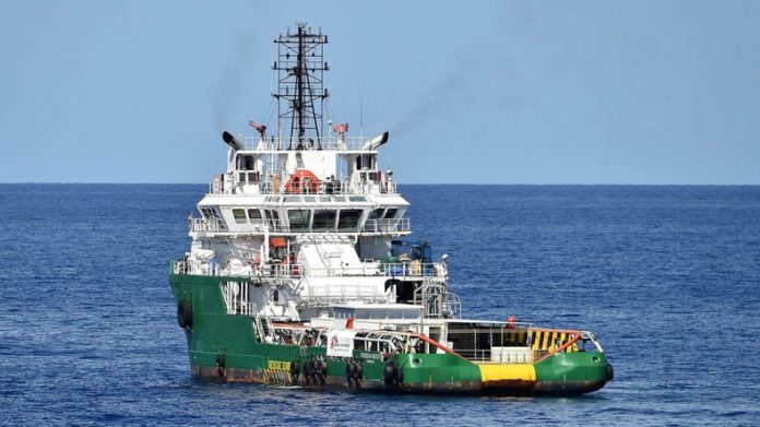 Venu secourir des migrants, un navire de MSF se fait attaquer au large de la Libye