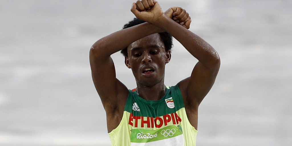 Ethiopie: le marathonien protestataire Lilesa ne rentrera pas au pays, estime son agent
