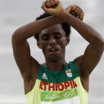 Ethiopie-le-marathonien-protestataire-Lilesa-ne-rentrera-pas-au-pays-estime-son-agent