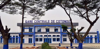 Dans la gare de Cotonou, les rails s'oxydent et le chemin de fer béninois reste à quai
