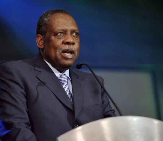 Issa Hayatou, vice-président de la Fifa, nommé membre honoraire du CIO