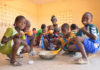 Mali : le programme de repas scolaires du PAM compromis à la veille de la rentrée des classes Mali : le programme de repas scolaires du PAM compromis à la veille de la rentrée des classes
