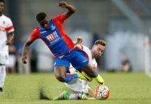 Angleterre: Pape Souaré (Crystal) héliporté à l’hôpital après un accident de la route Angleterre: Pape Souaré (Crystal) héliporté à l'hôpital après un accident de la route