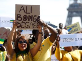 "Boum, Ali est tombé!" rêve la diaspora gabonaise à Paris