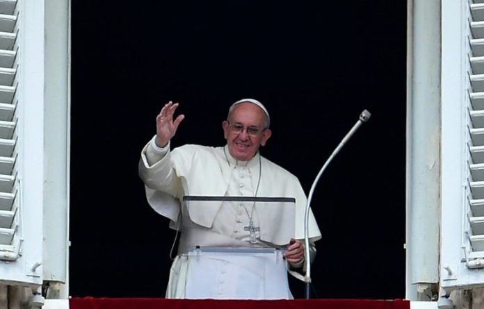 Gabon: le pape François appelle à la paix et à la légalité