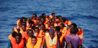Libye: des migrants attaqués sous les yeux des secouristes