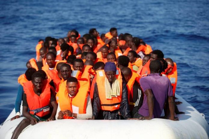 Libye: des migrants attaqués sous les yeux des secouristes