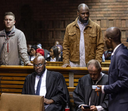 Kemi Seba placé en détention en Afrique du Sud, une demande d’asile en cours