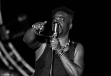 Musique : Guy Mapoko, le rockeur africain qui construit un pont entre les continents