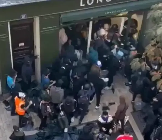 France : la rue reprend la parole sur fond de crise sociale et de défiance politique